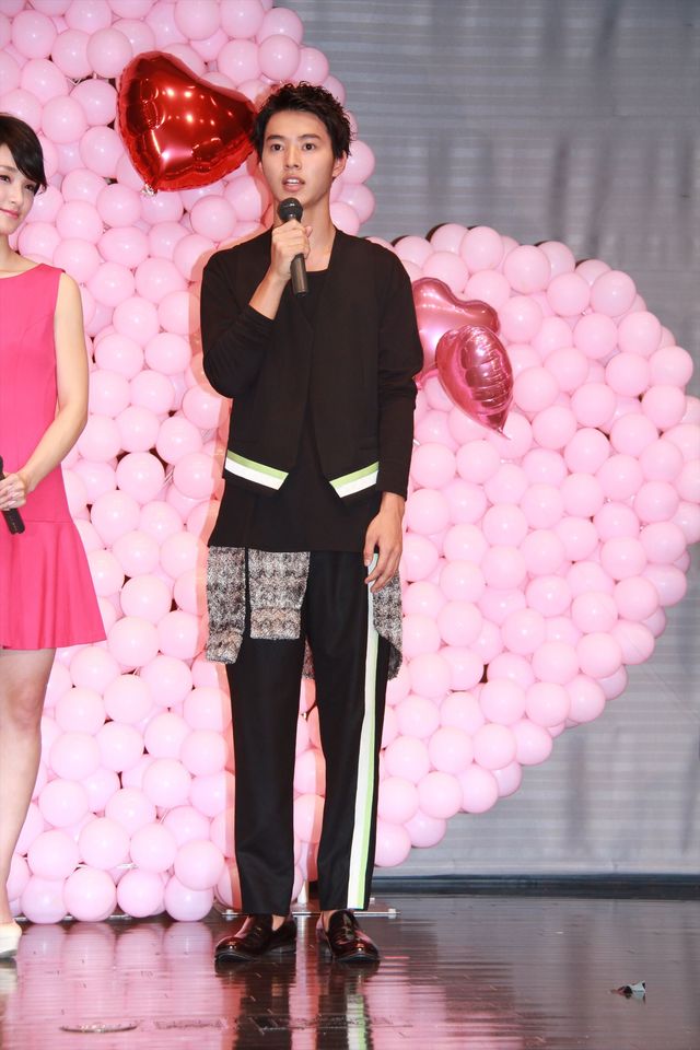 剛力彩芽と山崎賢人のまわりにハートがいっぱい！映画『L・DK』ブルーレイ＆DVD発売記念イベント写真ギャラリー（21枚目）