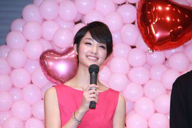 剛力彩芽と山崎賢人のまわりにハートがいっぱい！映画『L・DK』ブルーレイ＆DVD発売記念イベント写真ギャラリー（22枚目）