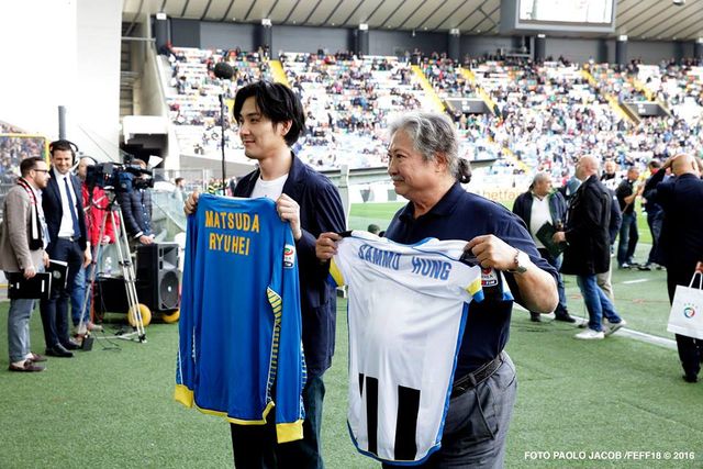 元サッカー少年の松田龍平、イタリアでセリエA観戦に大興奮！　ギャラリー：フォトギャラリー