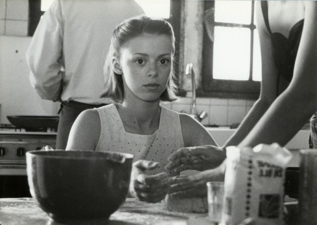 エマニュエル・ドゥベヴェールさん主演『野蛮な遊戯』場面写真（3枚目）