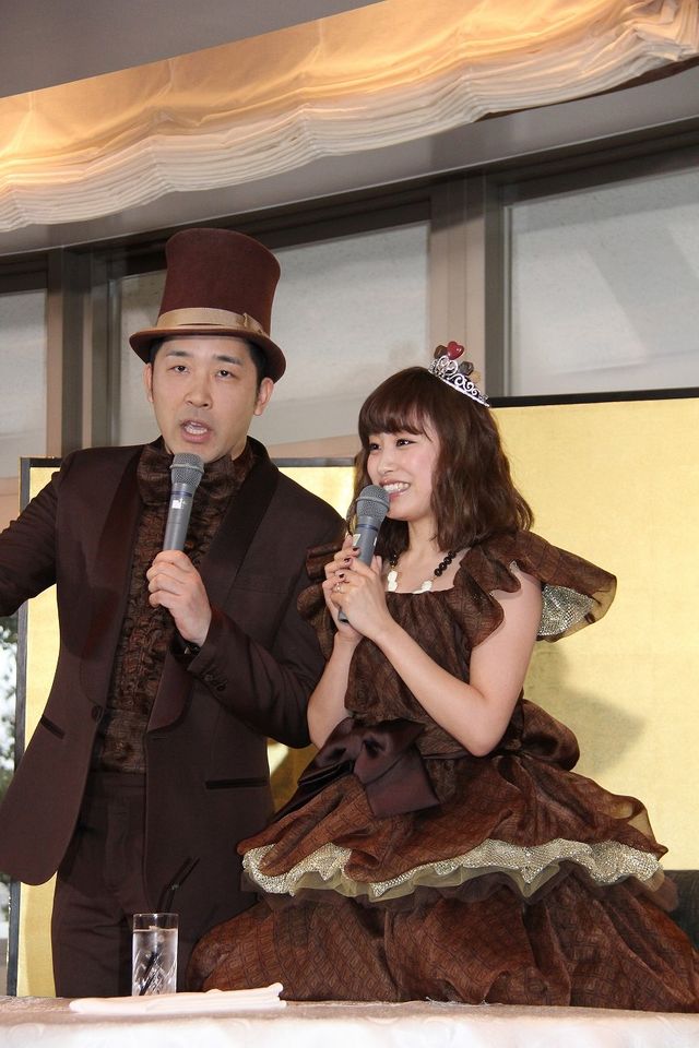 高橋愛＆あべこうじがバレンタイン婚！結婚会見フォトギャラリー（10枚目）