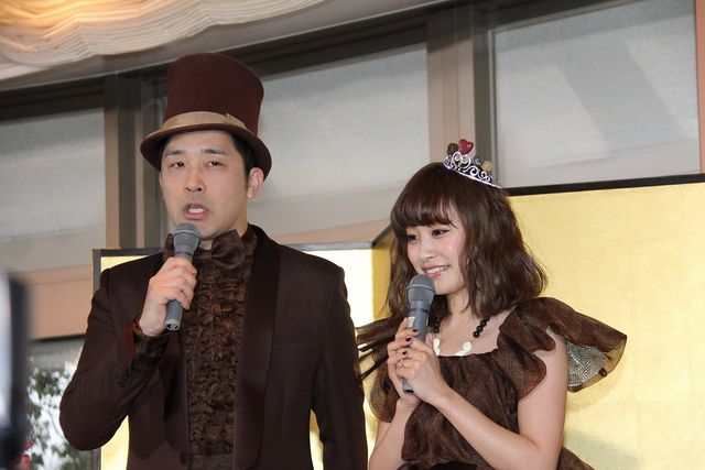 高橋愛＆あべこうじがバレンタイン婚！結婚会見フォトギャラリー（11枚目）