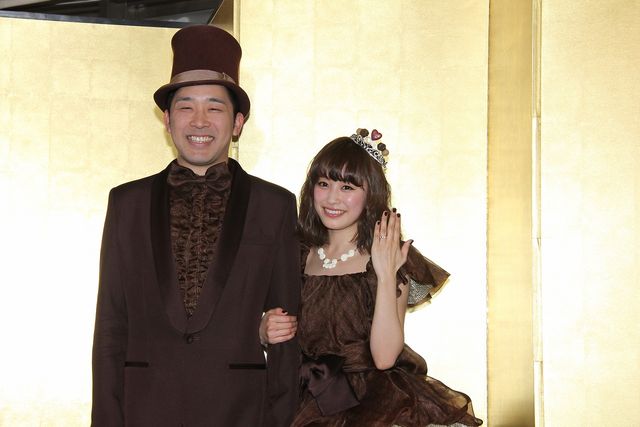 高橋愛＆あべこうじがバレンタイン婚！結婚会見フォトギャラリー（18枚目）
