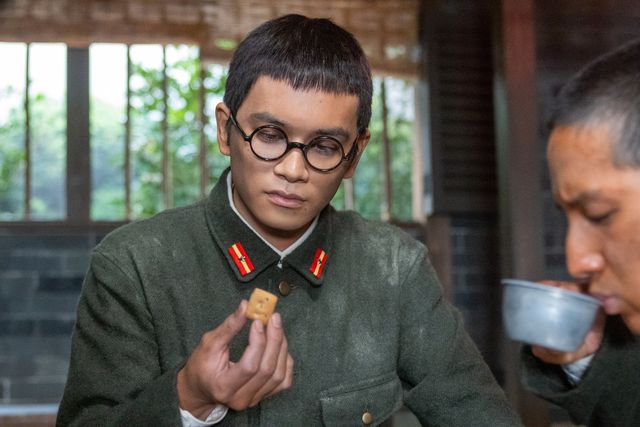 朝田パンを思い出す嵩（北村匠海）…「あんぱん」第12週「逆転しない正義」第58回：フォトギャラリー