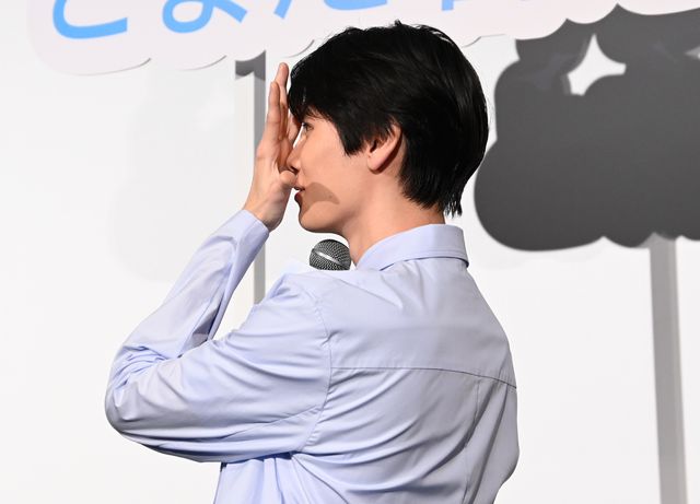 萩原利久が大きな手で顔を隠す…映画『今日の空が一番好き、とまだ言えない僕は』公開記念舞台あいさつ（2枚目）