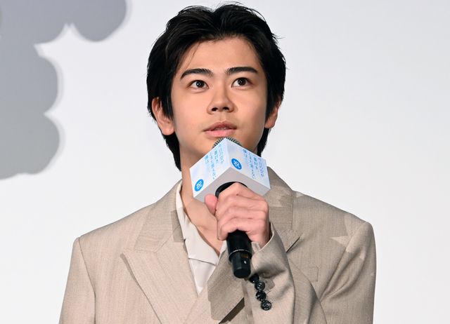 萩原利久が大きな手で顔を隠す…映画『今日の空が一番好き、とまだ言えない僕は』公開記念舞台あいさつ（10枚目）