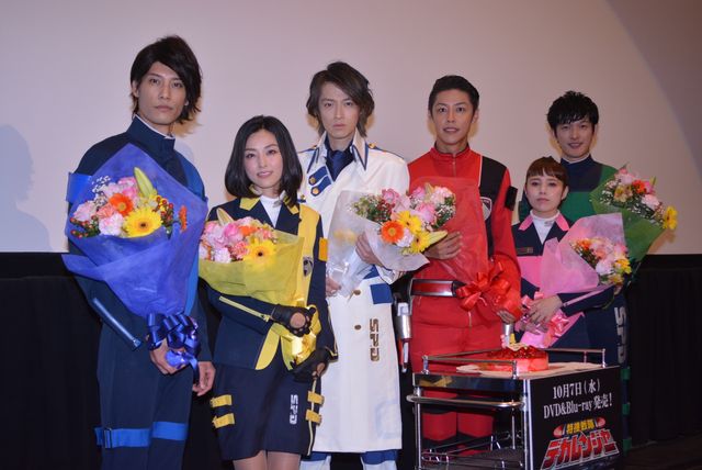 デカレンジャー6人そろって劇中衣装で登場!フォトギャラリー