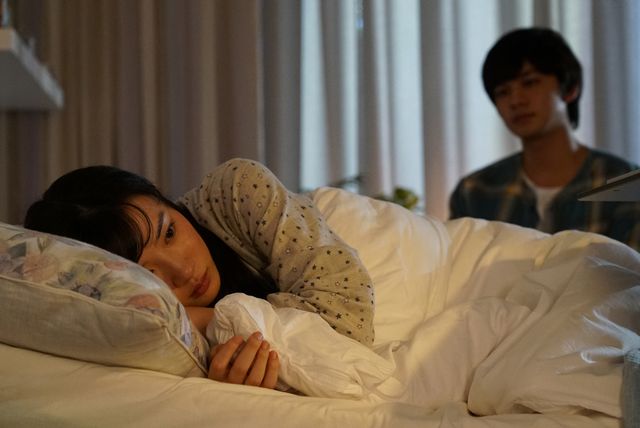 永野芽郁＆北村匠海の肩寄せショット！映画『君は月夜に光り輝く』場面写真＜全10枚＞（9枚目）