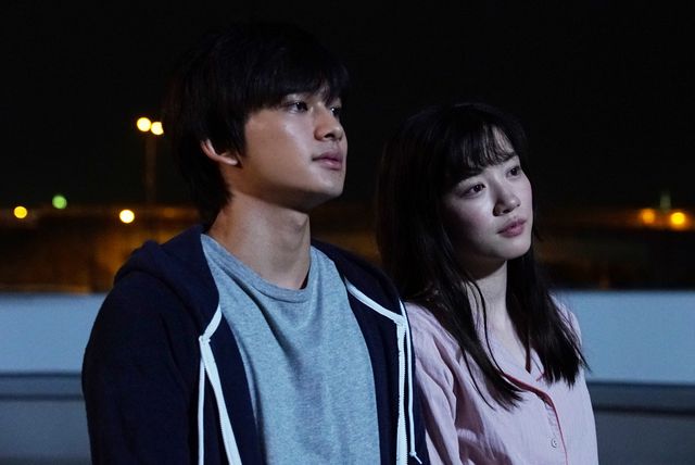 永野芽郁＆北村匠海の肩寄せショット！映画『君は月夜に光り輝く』場面写真＜全10枚＞（10枚目）