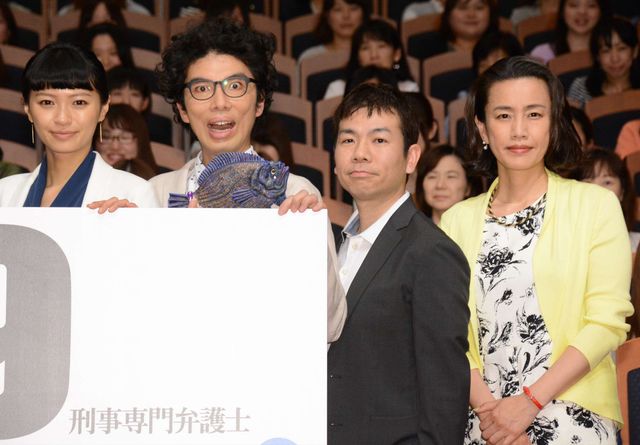 片桐仁、魚をぶら下げ登場…松本潤、榮倉奈々ら登壇「99.9-刑事専門弁護士-」完成披露試写会ギャラリー（12枚目）