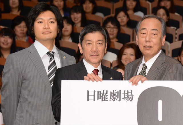 片桐仁、魚をぶら下げ登場…松本潤、榮倉奈々ら登壇「99.9-刑事専門弁護士-」完成披露試写会ギャラリー（13枚目）