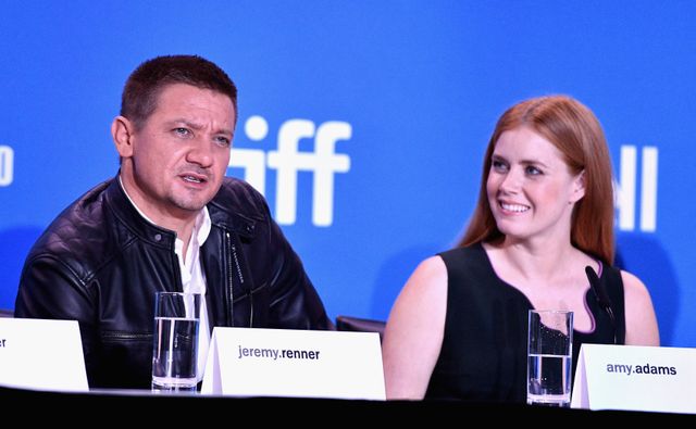ジェレミー・レナーを笑顔で見つめるエイミー・アダムス！第41回トロント映画祭フォトギャラリー：フォトギャラリー