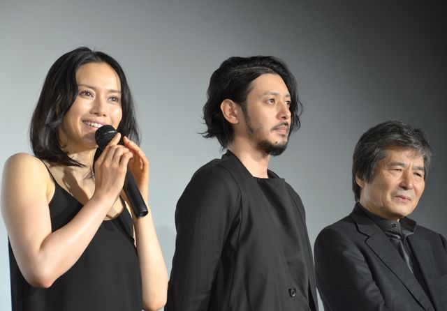 オダジョーそっくりのマネキンに苦笑…映画『FOUJITA』初日舞台あいさつ【フォトギャラリー】（5枚目）