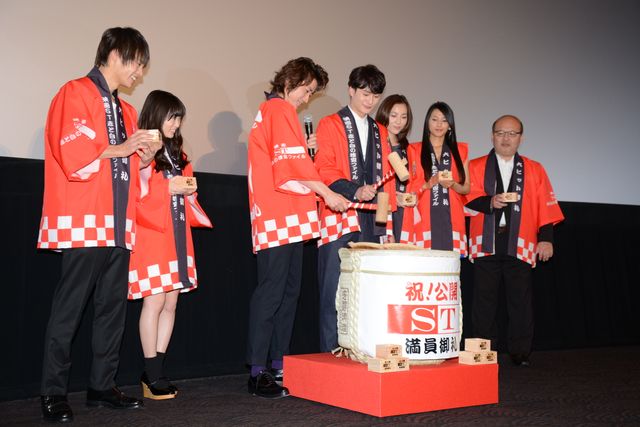 藤原竜也＆岡田将生『映画 ST赤と白の捜査ファイル』初日舞台あいさつ写真ギャラリー（17枚目）