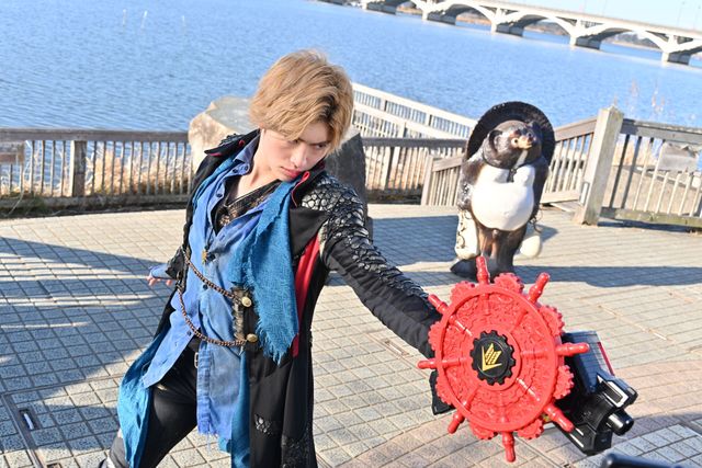 フリント＆結婚相手のラブラブ2ショット!?「ツーカイザー×ゴーカイジャー」場面写真（3枚目）