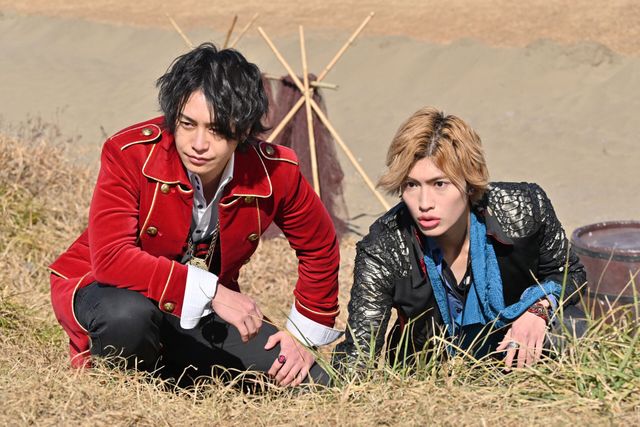 フリント＆結婚相手のラブラブ2ショット!?「ツーカイザー×ゴーカイジャー」場面写真（4枚目）