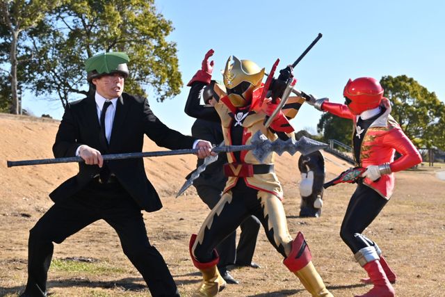 フリント＆結婚相手のラブラブ2ショット!?「ツーカイザー×ゴーカイジャー」場面写真（5枚目）