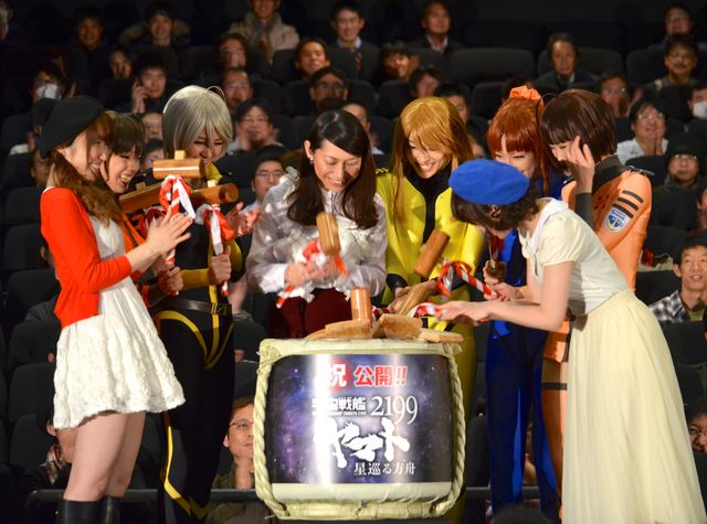 ヤマトガールと桑島法子＆中村繪里子＆内田彩！『宇宙戦艦ヤマト2199 星巡る方舟』初日舞台あいさつ【フォトギャラリー】（4枚目）