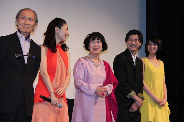 常盤貴子、ガッツポーズ！映画『野のなななのか』完成披露試写会フォトギャラリー（8枚目）