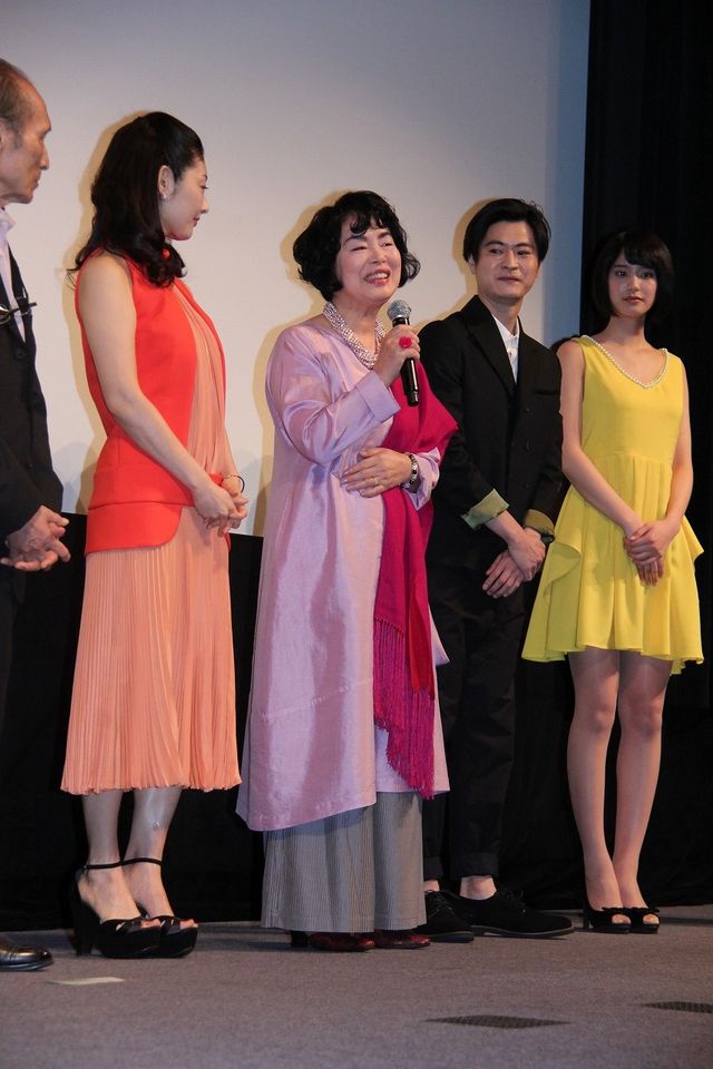 常盤貴子、ガッツポーズ！映画『野のなななのか』完成披露試写会フォトギャラリー（12枚目）