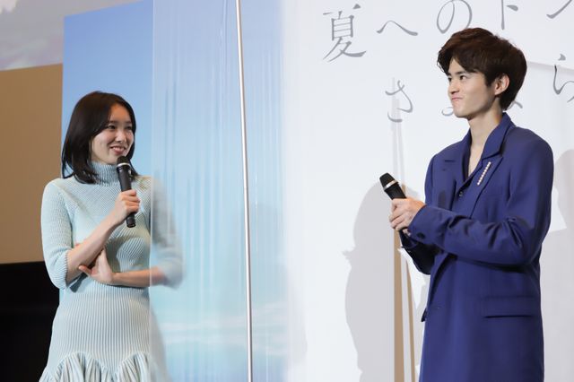 鈴鹿央士＆飯豊まりえ、笑顔で登場！『夏へのトンネル、さよならの出口』完成披露（12枚目）