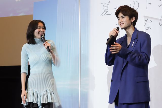 鈴鹿央士＆飯豊まりえ、笑顔で登場！『夏へのトンネル、さよならの出口』完成披露（13枚目）