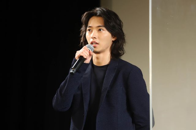 山崎賢人＆行定勲監督が登場！『劇場』初日リモート舞台あいさつ：フォトギャラリー