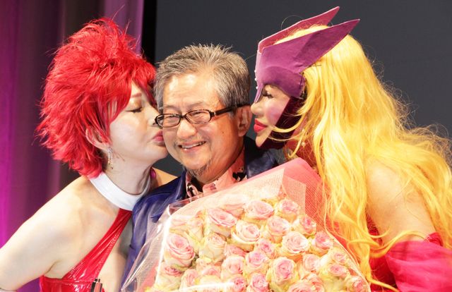 叶姉妹、ファビュラスなスタイル！キューティーハニーコスを披露（5枚目）