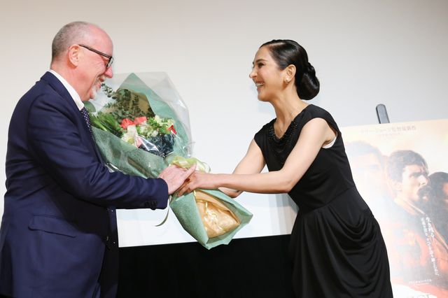 サヘル・ローズが花束プレゼント！ホテル・ルワンダ監督最新作『THE PROMISE／君への誓い』来日プレミア：フォトギャラリー