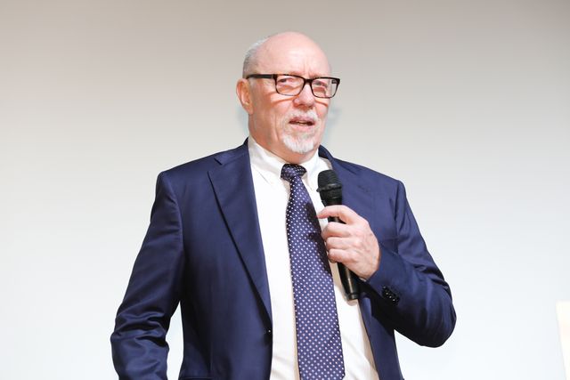 サヘル・ローズが花束プレゼント！ホテル・ルワンダ監督最新作『THE PROMISE／君への誓い』来日プレミア（5枚目）