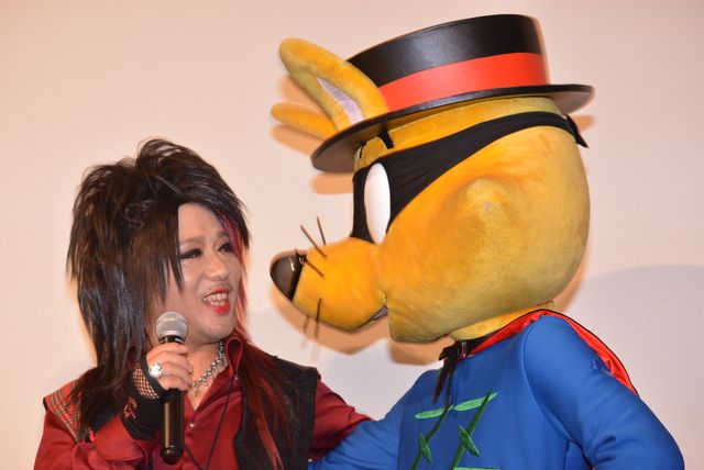 マキタスポーツ、ちびっ子たちの前にさっそうと登場『映画かいけつゾロリ　うちゅうの勇者たち』初日舞台あいさつフォトギャラリー（12枚目）