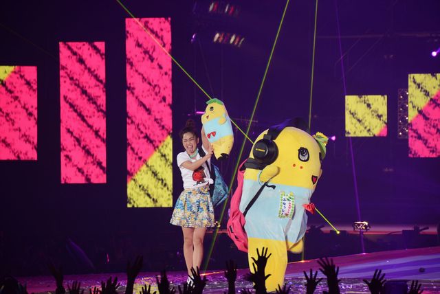 ふなっしー、DJでアゲアゲ！　アレク＆のんちゃん夫妻も思わずチュー　画像ギャラリー（10枚目）