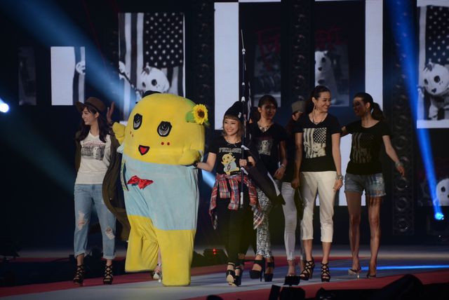 ふなっしー、DJでアゲアゲ！　アレク＆のんちゃん夫妻も思わずチュー　画像ギャラリー（13枚目）