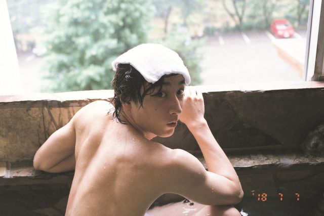 小関裕太の魅力を再発見！セカンド写真集「小関くん」10月6日発売（4枚目）