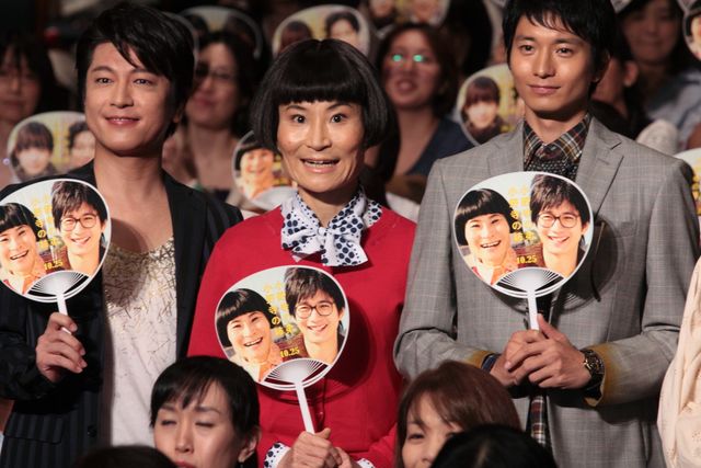 向井理と片桐はいりの掛け合い必見！映画『小野寺の弟・小野寺の姉』完成披露舞台あいさつ写真ギャラリー（2枚目）