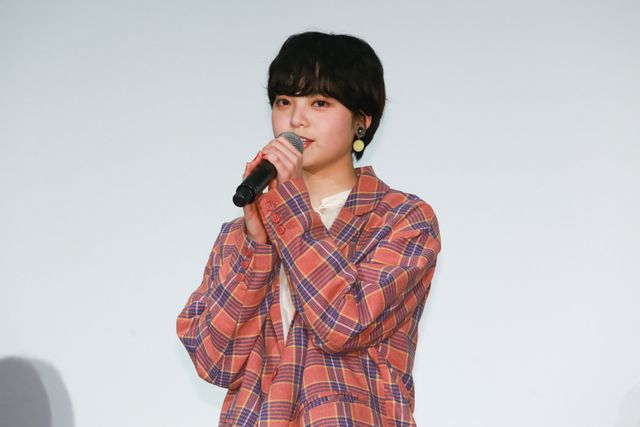 平手友梨奈、アヤカ・ウィルソンが“卒業証書”に感慨！（3枚目）