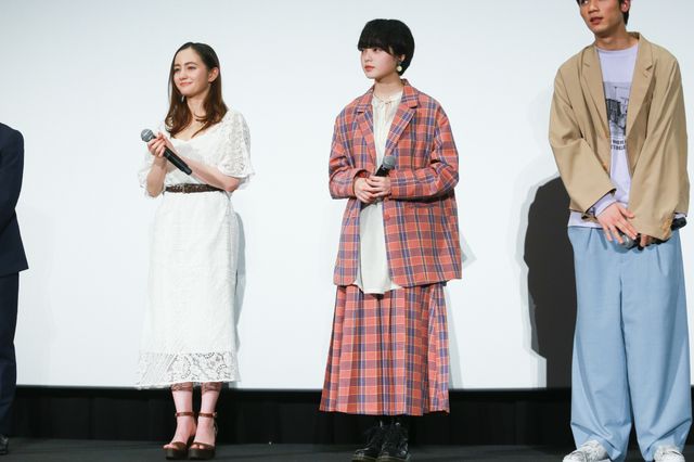 平手友梨奈、アヤカ・ウィルソンが“卒業証書”に感慨！（17枚目）