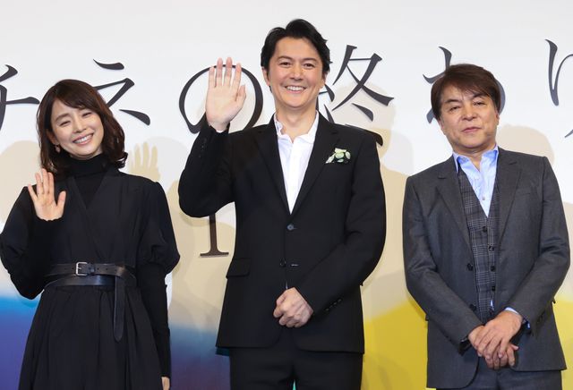 福山雅治＆石田ゆり子、黒スーツ＆ドレスの美麗ショット：フォトギャラリー