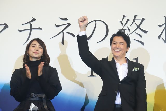 福山雅治＆石田ゆり子、黒スーツ＆ドレスの美麗ショット（2枚目）