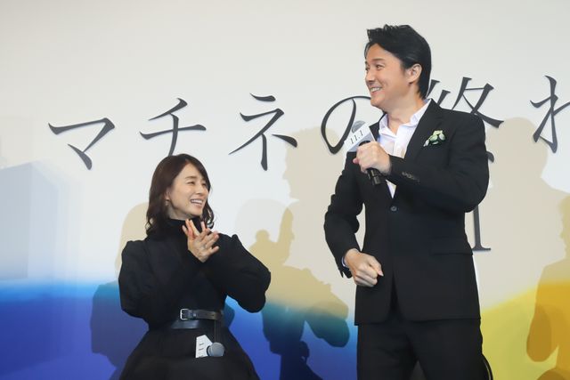 福山雅治＆石田ゆり子、黒スーツ＆ドレスの美麗ショット（6枚目）