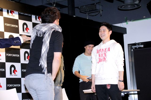 【画像】河野朝哉、ひげ剃りいじられる　画像ギャラリー（8枚目）