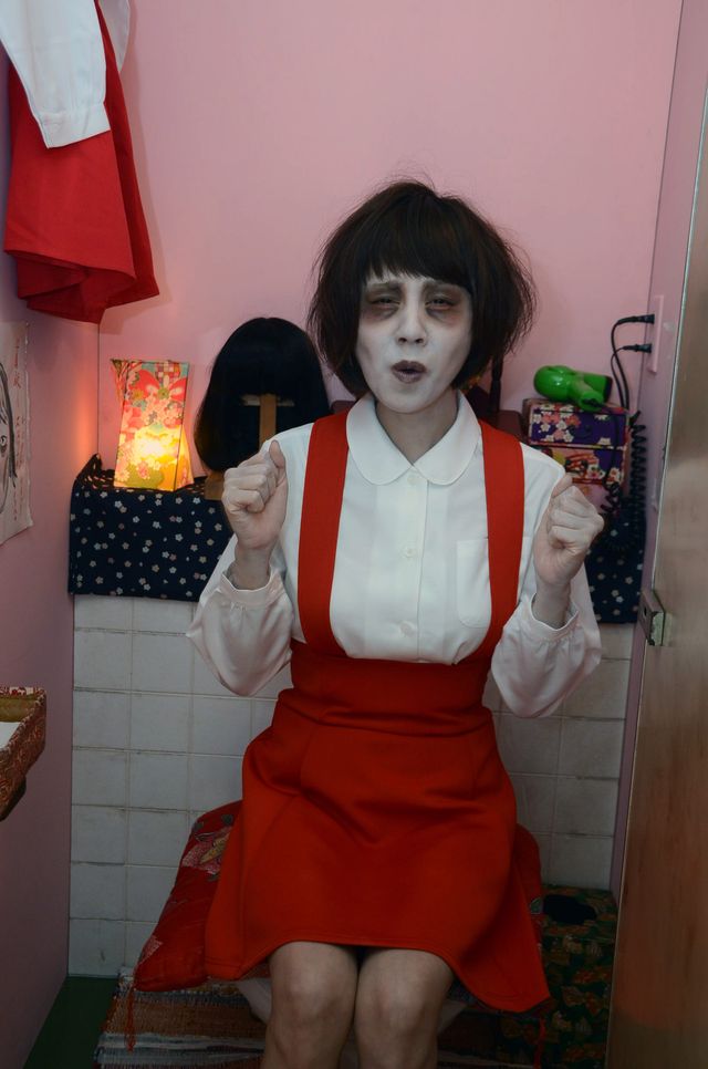 怖いけど気になる……高橋真麻のトイレの花子さん姿！フォトギャラリー（20枚目）