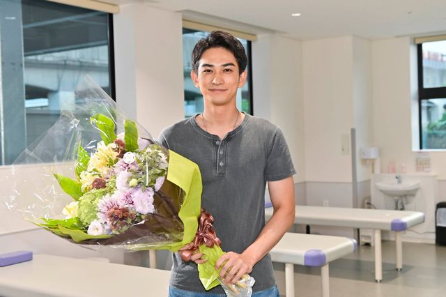 「テッパチ！」町田啓太＆佐野勇斗が笑顔でクランクアップ！（3枚目）