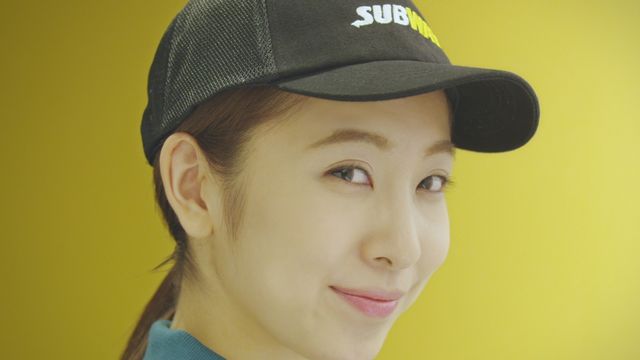 板野友美の妹がCMデビュー！「サブウェイ」新CMフォトギャラリー（2枚目）