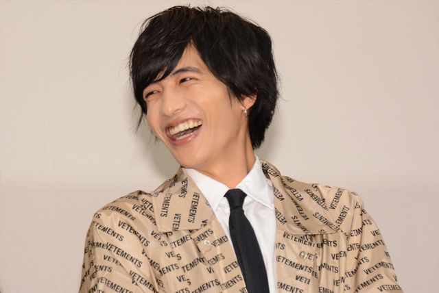 サイン入りボールを客席に投げる！『走れ！T校バスケット部』初日舞台あいさつ【18枚】（3枚目）