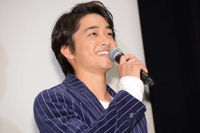 サイン入りボールを客席に投げる！『走れ！T校バスケット部』初日舞台あいさつ【18枚】（6枚目）