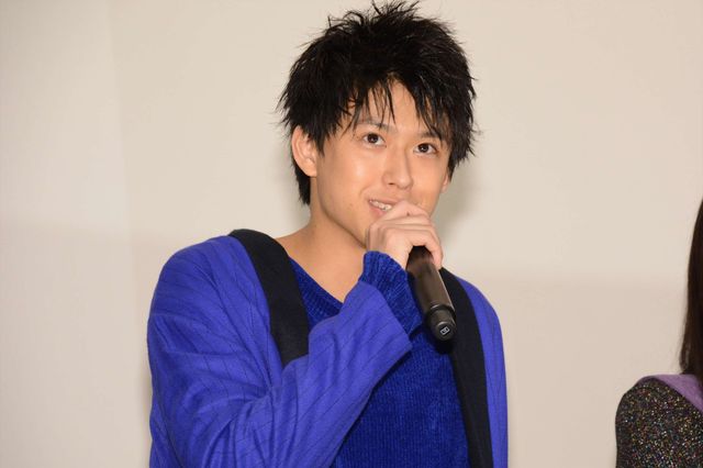 サイン入りボールを客席に投げる！『走れ！T校バスケット部』初日舞台あいさつ【18枚】（7枚目）