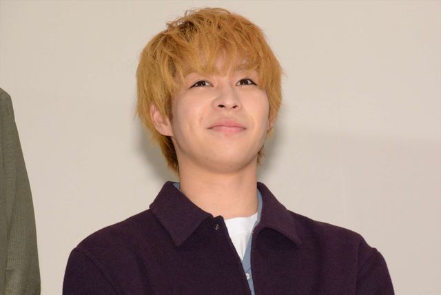 サイン入りボールを客席に投げる！『走れ！T校バスケット部』初日舞台あいさつ【18枚】（8枚目）