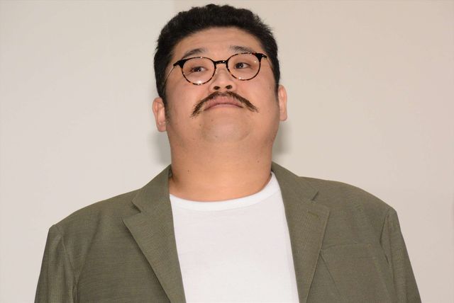 サイン入りボールを客席に投げる！『走れ！T校バスケット部』初日舞台あいさつ【18枚】（9枚目）