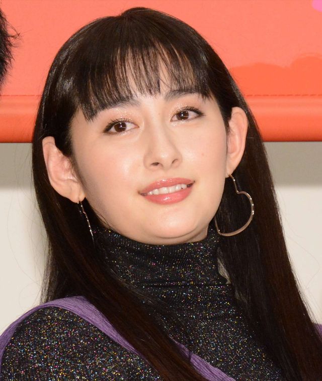 サイン入りボールを客席に投げる！『走れ！T校バスケット部』初日舞台あいさつ【18枚】（12枚目）